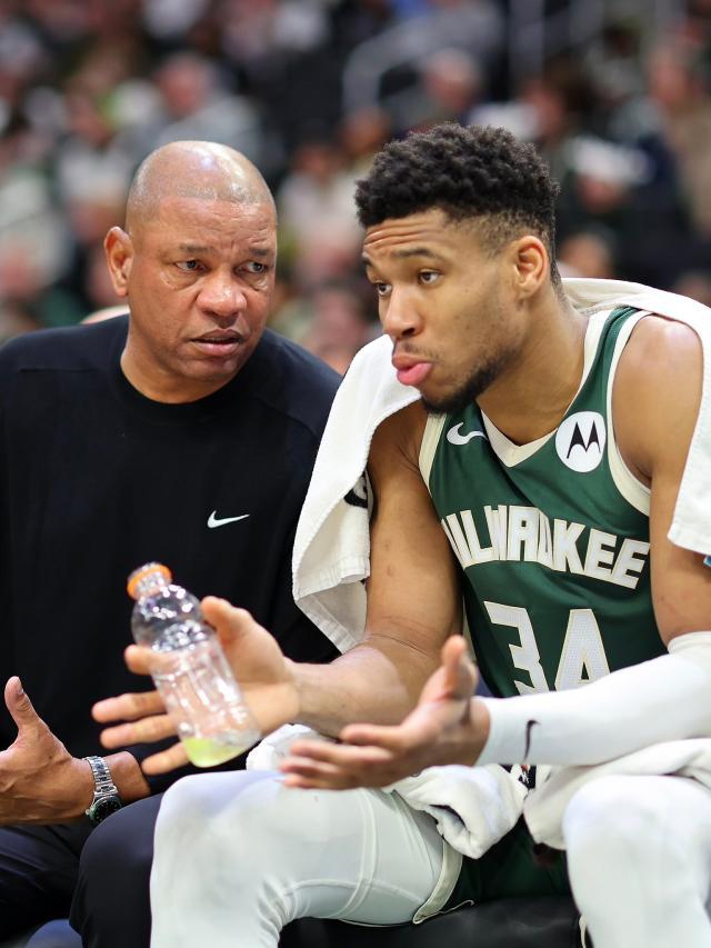 1708066019637014171.jpg 灰熊10人缺阵仍力克雄鹿!里弗斯发动“甩锅”技能