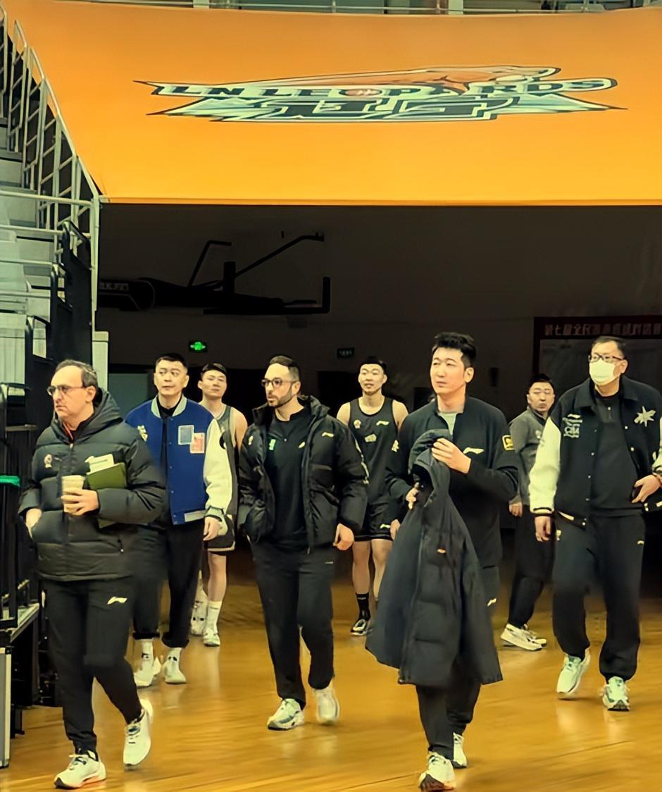 恭喜辽篮单场得分首过百+12人全登场，大胜四川52分止住4连败颓势